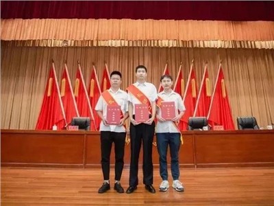 华体会·(hth)体育集团杨靖、周天赐、肖正国被授予“长沙工匠”称号！