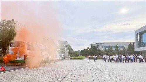 人人讲安全 个个会应急|华体会·(hth)体育科技园班车自燃事故应急演练圆满举行